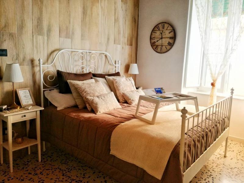 Elegant B&B - Il Vicolo Storico Salerno Ngoại thất bức ảnh