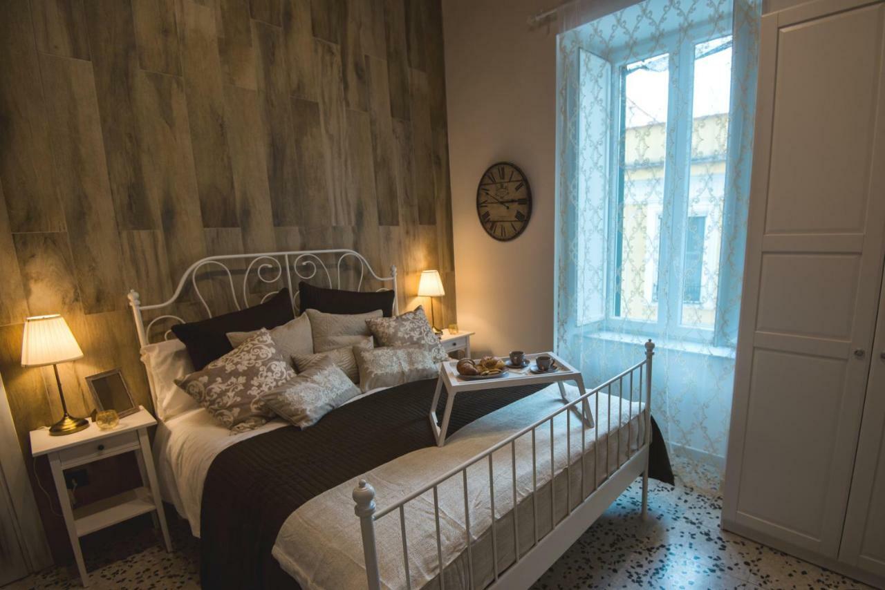 Elegant B&B - Il Vicolo Storico Salerno Ngoại thất bức ảnh