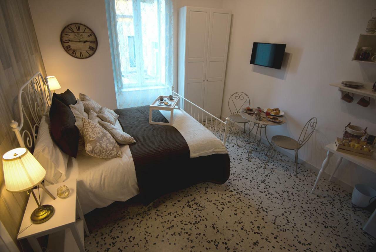 Elegant B&B - Il Vicolo Storico Salerno Ngoại thất bức ảnh