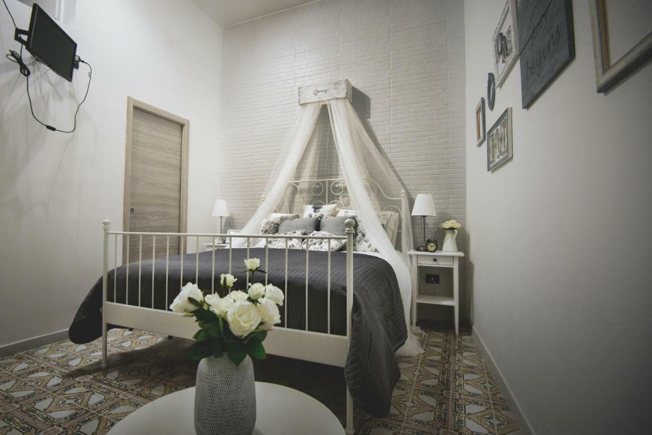 Elegant B&B - Il Vicolo Storico Salerno Ngoại thất bức ảnh