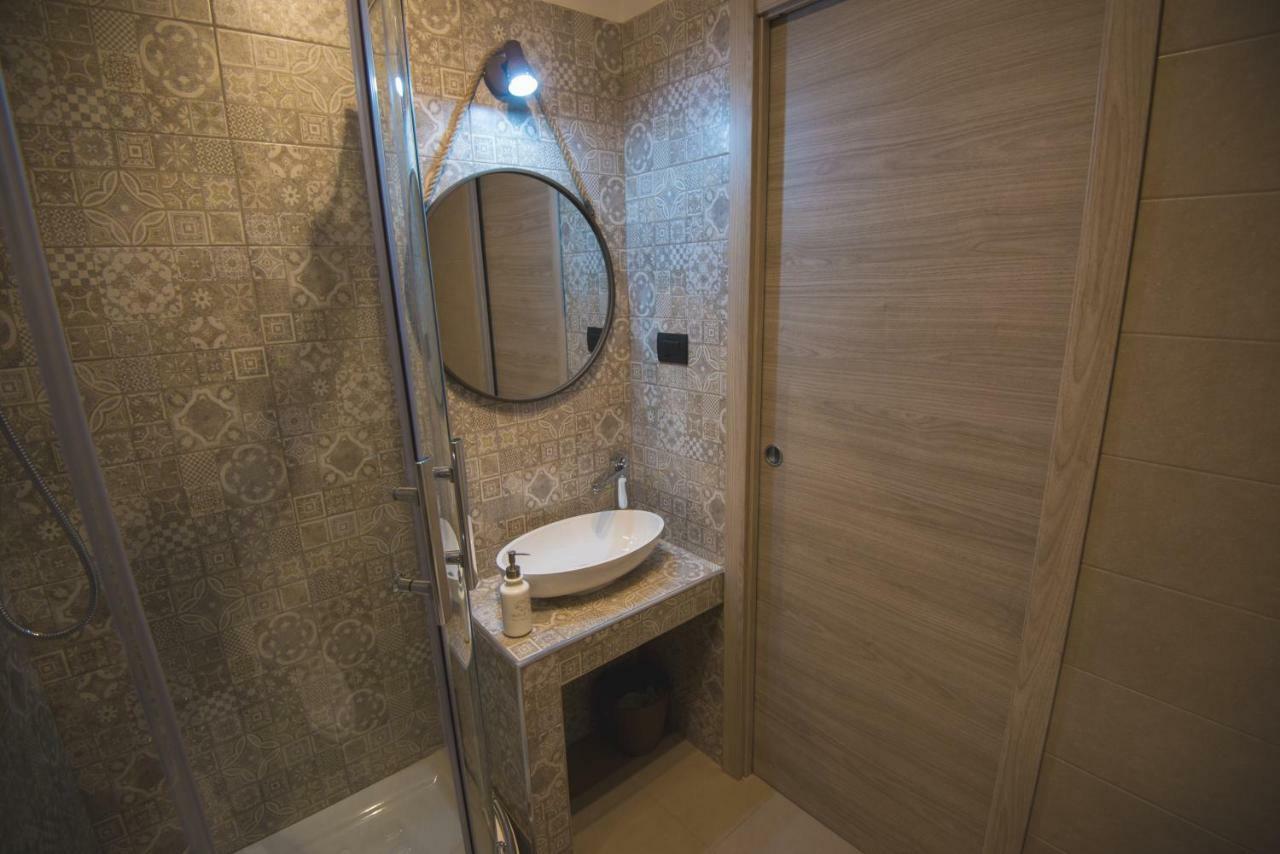 Elegant B&B - Il Vicolo Storico Salerno Ngoại thất bức ảnh