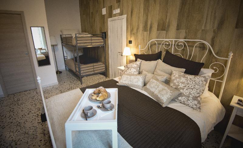 Elegant B&B - Il Vicolo Storico Salerno Ngoại thất bức ảnh